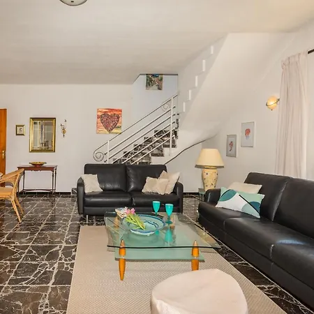West Casa Taake *