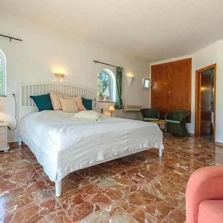 West Casa Taake *